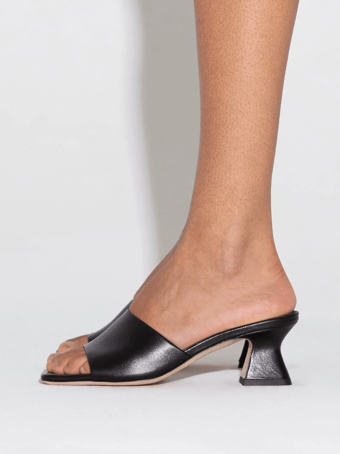 Aeyde Ale Leather Mules